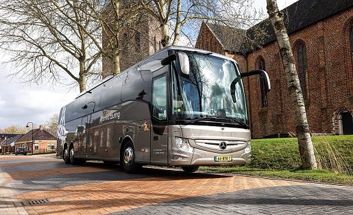 60 persoons bus