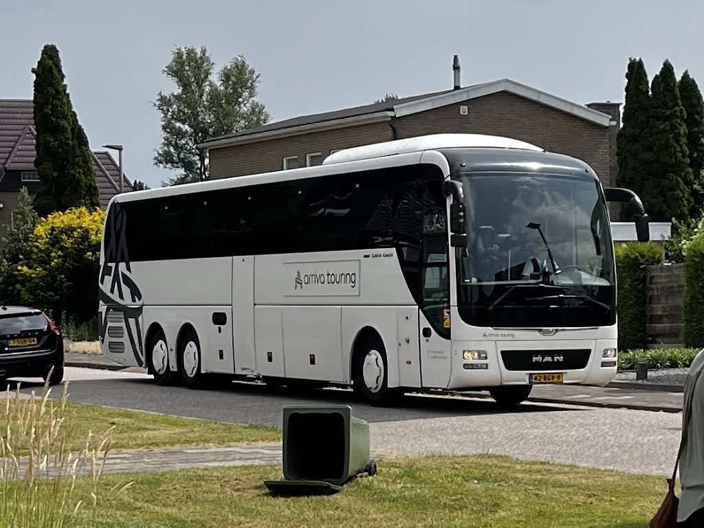 60 persoons bus on tour