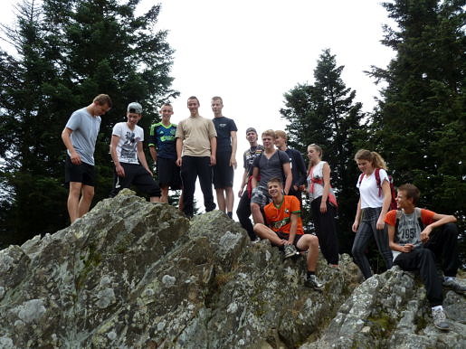 Leerlingen die bergbeklimmen