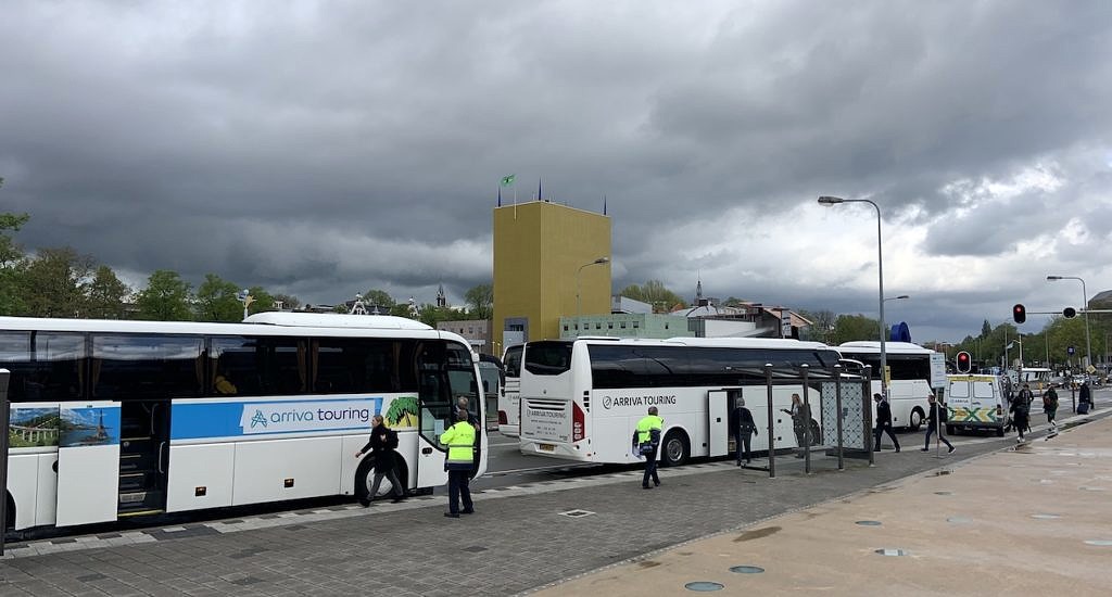 Treinvervangend vervoer bussen op station